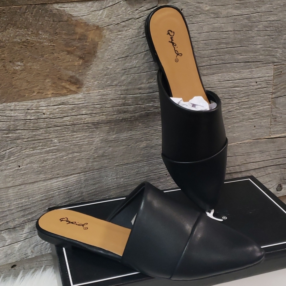 NIB Qupid black faux leather mules